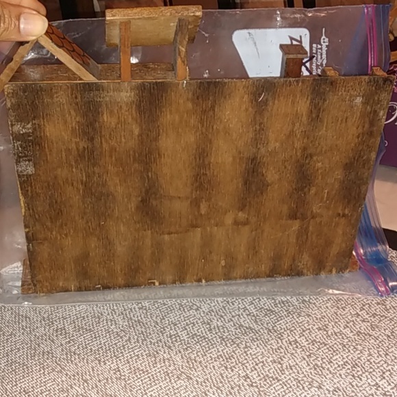 Thimbleville Wooden 1980s Stand with 24 Thimbles - Picture 10 of 12